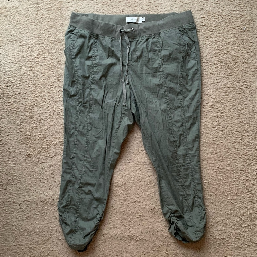 TORRID Casual Pants: Mid/Reg Rise